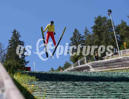 Schispringen Damen. Training. Heinz Kuttin Cheftrainer der chinesischen Skispringerinnen. Villach, am 28.7.2018.
Foto: Kuess
---
pressefotos, pressefotografie, kuess, qs, qspictures, sport, bild, bilder, bilddatenbank