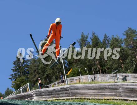 Schispringen Damen. Training. Heinz Kuttin Cheftrainer der chinesischen Skispringerinnen. Villach, am 28.7.2018.
Foto: Kuess
---
pressefotos, pressefotografie, kuess, qs, qspictures, sport, bild, bilder, bilddatenbank