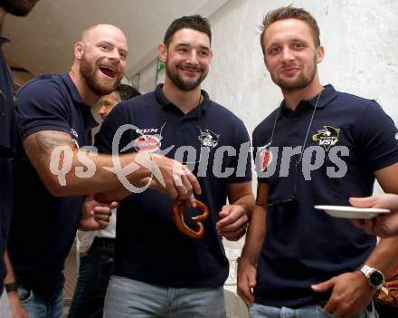 EBEL. Eishockey Bundesliga. Mannschaftspraesentation VSV.  Markus Schlacher, Patrick Spannring, Nico Brunner. Villach, am 8.8.2018.
Foto: Kuess
---
pressefotos, pressefotografie, kuess, qs, qspictures, sport, bild, bilder, bilddatenbank