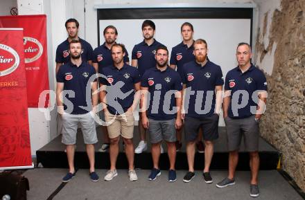 EBEL. Eishockey Bundesliga. Mannschaftspraesentation VSV. Hinten von links: Brandon Alderson, Dan Bakala, Corey Trivino, Kevin Raine. Vorne von links: MacGregor Sharp, Jason Desantis, Jerry Pollastrone, Jamie Fraser, Blaine Down. Villach, am 8.8.2018.
Foto: Kuess
---
pressefotos, pressefotografie, kuess, qs, qspictures, sport, bild, bilder, bilddatenbank