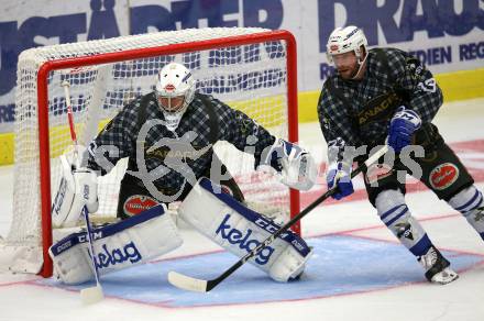 Eishockey Testspiel. EC VSV gegen EC Bad Nauheim.  Dan Bakala, Markus Schlacher (VSV). Villach, am 17.8.2018.
Foto: Kuess 


---
pressefotos, pressefotografie, kuess, qs, qspictures, sport, bild, bilder, bilddatenbank