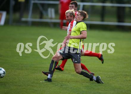 Fussball. Kaerntner Liga. Lind gegen Woelfnitz. Sven Unterguggenberger (Lind),  David Tamegger (Woelfnitz). Lind, 18.8.2018.
Foto: Kuess
---
pressefotos, pressefotografie, kuess, qs, qspictures, sport, bild, bilder, bilddatenbank