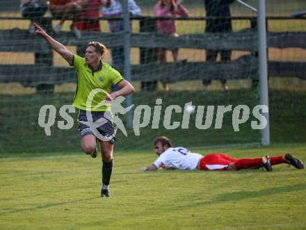 Fussball. Kaerntner Liga. Lind gegen Woelfnitz. Torjubel Sven Unterguggenberger (Lind). Lind, 18.8.2018.
Foto: Kuess
---
pressefotos, pressefotografie, kuess, qs, qspictures, sport, bild, bilder, bilddatenbank