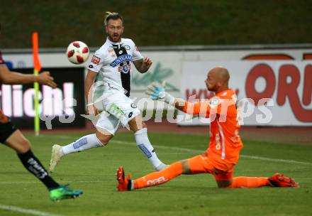 Fussball tipico Bundesliga. RZ Pellets WAC gegen SK Puntigamer Sturm Graz.  Alexander Kofler,  (WAC), Peter Zulj (Graz). Wolfsberg, am 25.8.2018.
Foto: Kuess

---
pressefotos, pressefotografie, kuess, qs, qspictures, sport, bild, bilder, bilddatenbank