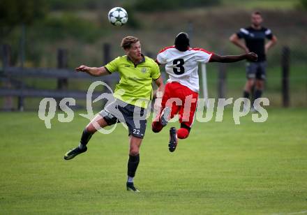 Fussball. Kaerntner Liga. Lind gegen Woelfnitz. Sven Unterguggenberger (Lind), Kevin Mpaka (Woelfnitz). Lind, 18.8.2018.
Foto: Kuess
---
pressefotos, pressefotografie, kuess, qs, qspictures, sport, bild, bilder, bilddatenbank