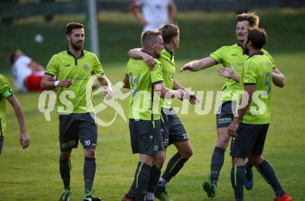 Fussball. Kaerntner Liga. Lind gegen Woelfnitz.  Torjubel Sven Unterguggenberger, Peter Stojanovic, Peter Pleschberger, Mario Zagler (Lind). Lind, 18.8.2018.
Foto: Kuess
---
pressefotos, pressefotografie, kuess, qs, qspictures, sport, bild, bilder, bilddatenbank