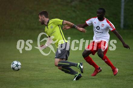 Fussball. Kaerntner Liga. Lind gegen Woelfnitz.  Peter Stojanovic (Lind),  Kevin Mpaka (Woelfnitz). Lind, 18.8.2018.
Foto: Kuess
---
pressefotos, pressefotografie, kuess, qs, qspictures, sport, bild, bilder, bilddatenbank