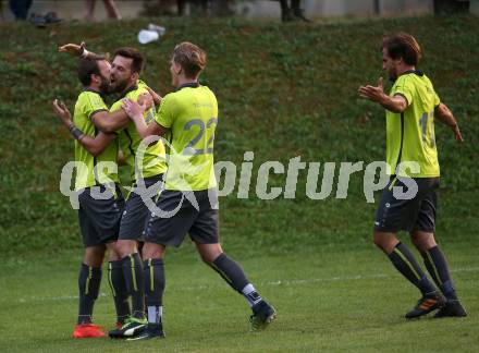 Fussball. Kaerntner Liga. Lind gegen Woelfnitz. Torjubel Peter Stojanovic, Mario Zagler, Sven Unterguggenberger, Michael Unterguggenberger (Lind). Lind, 18.8.2018.
Foto: Kuess
---
pressefotos, pressefotografie, kuess, qs, qspictures, sport, bild, bilder, bilddatenbank