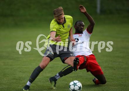 Fussball. Kaerntner Liga. Lind gegen Woelfnitz.  Sven Unterguggenberger (Lind),  Kevin Mpaka (Woelfnitz). Lind, 18.8.2018.
Foto: Kuess
---
pressefotos, pressefotografie, kuess, qs, qspictures, sport, bild, bilder, bilddatenbank