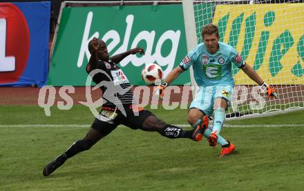 Fussball tipico Bundesliga. RZ Pellets WAC gegen SK Puntigamer Sturm Graz.  Dever Akeem Orgill, (WAC), Joerg Siebenhandl  (Graz). Wolfsberg, am 25.8.2018.
Foto: Kuess

---
pressefotos, pressefotografie, kuess, qs, qspictures, sport, bild, bilder, bilddatenbank