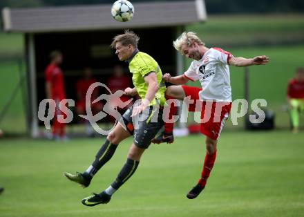 Fussball. Kaerntner Liga. Lind gegen Woelfnitz. Sven Unterguggenberger (Lind), David Tamegger (Woelfnitz). Lind, 18.8.2018.
Foto: Kuess
---
pressefotos, pressefotografie, kuess, qs, qspictures, sport, bild, bilder, bilddatenbank