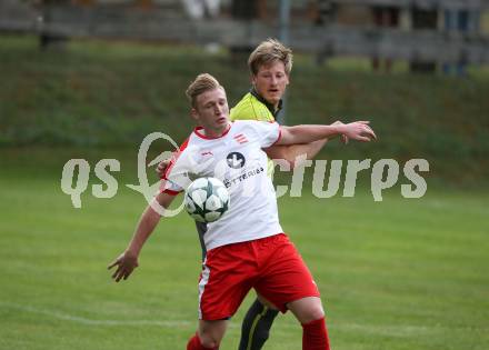 Fussball. Kaerntner Liga. Lind gegen Woelfnitz. Peter Rainer (Lind),  Andreas Walcher (Woelfnitz). Lind, 18.8.2018.
Foto: Kuess
---
pressefotos, pressefotografie, kuess, qs, qspictures, sport, bild, bilder, bilddatenbank