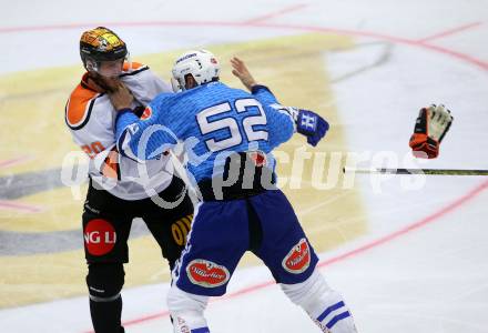 Eishockey Testspiel. EC VSV gegen KooKoo. Matt Pelech, (VSV), Ed Wittchow  (KooKoo). Villach, am 1.9.2018.
Foto: Kuess 


---
pressefotos, pressefotografie, kuess, qs, qspictures, sport, bild, bilder, bilddatenbank