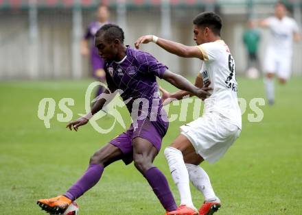 Fussball 2. Liga. SK Austria Klagenfurt gegen Young Violets Austria Wien. Ousseini Nji Mfifen Mounpain,  (Klagenfurt), Manprit Sarkaria (Young Violets). Klagenfurt, am 2.9.2018.
Foto: Kuess
---
pressefotos, pressefotografie, kuess, qs, qspictures, sport, bild, bilder, bilddatenbank