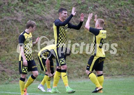 Fussball 1. Klasse D. Griffen gegen Haimburg. Torjubel Mirel Sinanovic, Mario Smretschnig (Griffen). Griffen, am 1.9.2018.
Foto: Kuess
---
pressefotos, pressefotografie, kuess, qs, qspictures, sport, bild, bilder, bilddatenbank