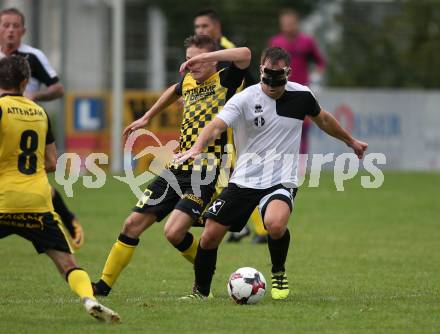 Fussball 1. Klasse D. Griffen gegen Haimburg. Vinzenz Martin Benger,  (Griffen), Ozbej Janet (Haimburg). Griffen, am 1.9.2018.
Foto: Kuess
---
pressefotos, pressefotografie, kuess, qs, qspictures, sport, bild, bilder, bilddatenbank