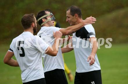 Fussball 1. Klasse D. Griffen gegen Haimburg. Torjubel Michael Dobrounig, Ozbej Janet, Robert Gradisnik (Haimburg). Griffen, am 1.9.2018.
Foto: Kuess
---
pressefotos, pressefotografie, kuess, qs, qspictures, sport, bild, bilder, bilddatenbank