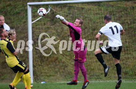 Fussball 1. Klasse D. Griffen gegen Haimburg. Adolf Ellersdorfer, Manuel Kopeinig (Griffen), Robert Gradisnik  (Haimburg). Griffen, am 1.9.2018.
Foto: Kuess
---
pressefotos, pressefotografie, kuess, qs, qspictures, sport, bild, bilder, bilddatenbank