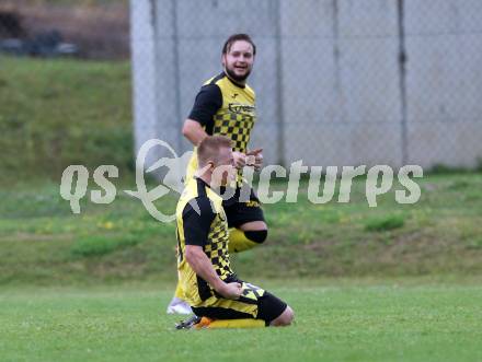 Fussball 1. Klasse D. Griffen gegen Haimburg. Torjubel Mario Smretschnig, Sandro Philipp Seifried (Griffen). Griffen, am 1.9.2018.
Foto: Kuess
---
pressefotos, pressefotografie, kuess, qs, qspictures, sport, bild, bilder, bilddatenbank