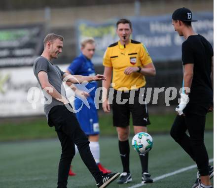 Fussball Kaerntner Liga. SV Spittal gegen ATSV Wolfsberg. Ankick durch Christoph Rabitsch und Tino Casali. Spittal, am 8.9.2018.
Foto: Kuess
---
pressefotos, pressefotografie, kuess, qs, qspictures, sport, bild, bilder, bilddatenbank