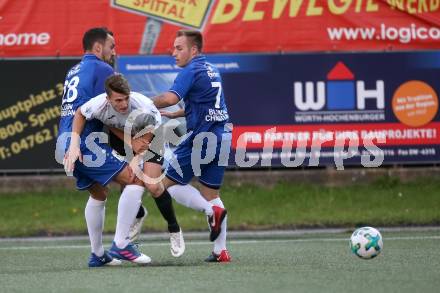 Fussball Kaerntner Liga. SV Spittal gegen ATSV Wolfsberg. Michael Oberwinkler (Spittal), Lovro Plimon, Mathias Moitzi  (Wolfsberg). Spittal, am 8.9.2018.
Foto: Kuess
---
pressefotos, pressefotografie, kuess, qs, qspictures, sport, bild, bilder, bilddatenbank