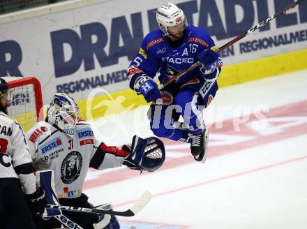 EBEL. Eishockey Bundesliga. EC VSV gegen KHL Medvescak Zagreb. MacGregor Sharp, (VSV), Mathieu Corbeil  (Zagreb). Villach, am 1.9.2018.
Foto: Kuess 


---
pressefotos, pressefotografie, kuess, qs, qspictures, sport, bild, bilder, bilddatenbank