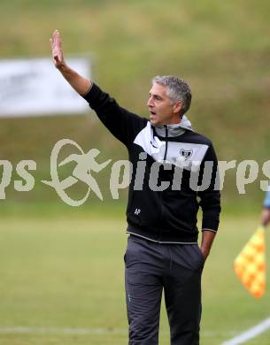 Fussball Kaerntner Liga. ASKOE Koettmannsdorf gegen Atus Ferlach. Trainer Djukic Darko (Ferlach). Koettmannsdorf, am 22.9.2018.
Foto: Kuess
---
pressefotos, pressefotografie, kuess, qs, qspictures, sport, bild, bilder, bilddatenbank