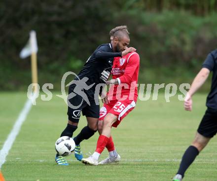 Fussball Kaerntner Liga. ASKOE Koettmannsdorf gegen Atus Ferlach. Tyrone Marcel Mc Cargo (Koettmannsdorf), Daniel Jobst (Ferlach). Koettmannsdorf, am 22.9.2018.
Foto: Kuess
---
pressefotos, pressefotografie, kuess, qs, qspictures, sport, bild, bilder, bilddatenbank