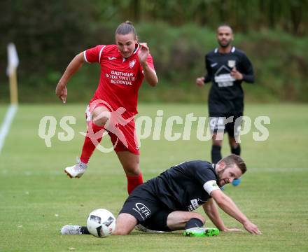 Fussball Kaerntner Liga. ASKOE Koettmannsdorf gegen Atus Ferlach. Fabian Janschitz (Koettmannsdorf), Thomas Ogris (Ferlach). Koettmannsdorf, am 22.9.2018.
Foto: Kuess
---
pressefotos, pressefotografie, kuess, qs, qspictures, sport, bild, bilder, bilddatenbank