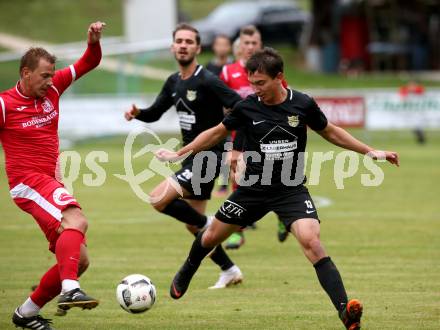 Fussball Kaerntner Liga. ASKOE Koettmannsdorf gegen Atus Ferlach. Philipp Gatti (Koettmannsdorf), Dejan Kern (Ferlach). Koettmannsdorf, am 22.9.2018.
Foto: Kuess
---
pressefotos, pressefotografie, kuess, qs, qspictures, sport, bild, bilder, bilddatenbank