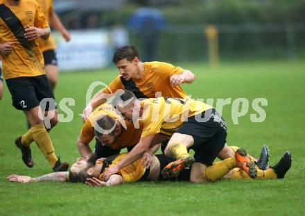 Fussball Unterliga Ost. Grafenstein gegen Donau. Torjubel Fabian Stornig,  Christopher Sauerschnig, Stefan Jachs, Michael Ruttnig,  (Grafenstein). Grafenstein, am 22.9.2018.
Foto: Kuess
---
pressefotos, pressefotografie, kuess, qs, qspictures, sport, bild, bilder, bilddatenbank