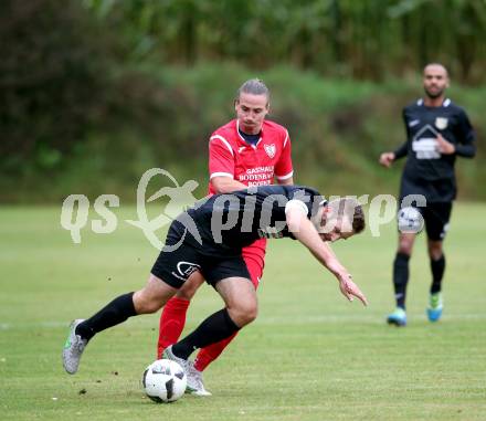 Fussball Kaerntner Liga. ASKOE Koettmannsdorf gegen Atus Ferlach. Fabian Janschitz (Koettmannsdorf), Thomas Ogris (Ferlach). Koettmannsdorf, am 22.9.2018.
Foto: Kuess
---
pressefotos, pressefotografie, kuess, qs, qspictures, sport, bild, bilder, bilddatenbank