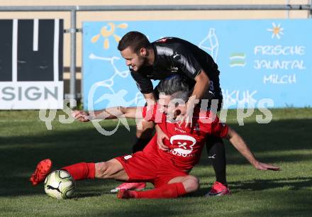 Fussball Kaerntner Liga. Bleiburg gegen SAK. Adnan Besic, (Bleiburg), Thomas Riedl  (SAK). Bleiburg, am 29.9.2018.
Foto: Kuess
---
pressefotos, pressefotografie, kuess, qs, qspictures, sport, bild, bilder, bilddatenbank