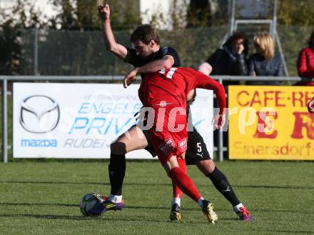 Fussball Kaerntner Liga. Bleiburg gegen SAK. Mitja Leskovec, (Bleiburg), Jurinic Andrej  (SAK). Bleiburg, am 29.9.2018.
Foto: Kuess
---
pressefotos, pressefotografie, kuess, qs, qspictures, sport, bild, bilder, bilddatenbank