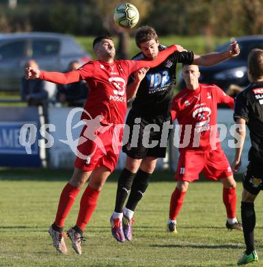 Fussball Kaerntner Liga. Bleiburg gegen SAK.  Mitja Leskovec, (Bleiburg), Daniel Camber (SAK). Bleiburg, am 29.9.2018.
Foto: Kuess
---
pressefotos, pressefotografie, kuess, qs, qspictures, sport, bild, bilder, bilddatenbank
