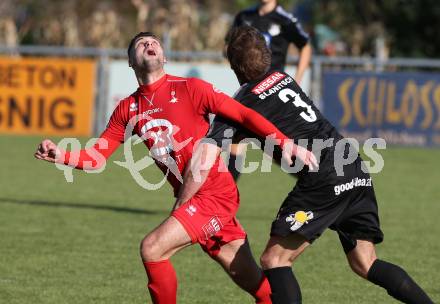 Fussball Kaerntner Liga. Bleiburg gegen SAK. Mitja Leskovec, (Bleiburg), Daniel Camber (SAK). Bleiburg, am 29.9.2018.
Foto: Kuess
---
pressefotos, pressefotografie, kuess, qs, qspictures, sport, bild, bilder, bilddatenbank