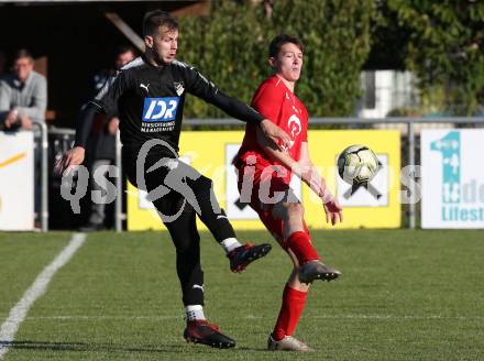 Fussball Kaerntner Liga. Bleiburg gegen SAK. Miha Robic, (Bleiburg), Marjan Koletnik  (SAK). Bleiburg, am 29.9.2018.
Foto: Kuess
---
pressefotos, pressefotografie, kuess, qs, qspictures, sport, bild, bilder, bilddatenbank