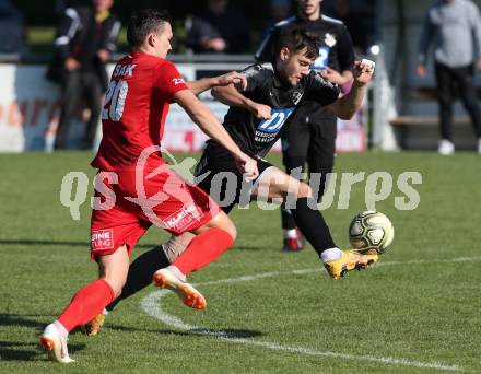Fussball Kaerntner Liga. Bleiburg gegen SAK. Nejc Plesec, (Bleiburg), Zdravko Koletnik  (SAK). Bleiburg, am 29.9.2018.
Foto: Kuess
---
pressefotos, pressefotografie, kuess, qs, qspictures, sport, bild, bilder, bilddatenbank