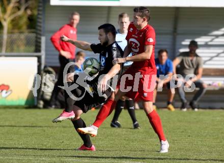 Fussball Kaerntner Liga. Bleiburg gegen SAK. Adnan Besic, (Bleiburg), Zdravko Koletnik  (SAK). Bleiburg, am 29.9.2018.
Foto: Kuess
---
pressefotos, pressefotografie, kuess, qs, qspictures, sport, bild, bilder, bilddatenbank