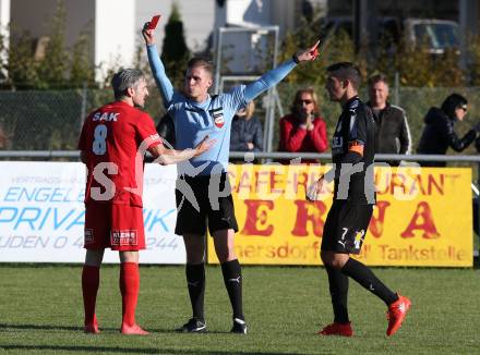 Fussball Kaerntner Liga. Bleiburg gegen SAK.  Rote Karte, Thomas Riedl (SAK), Schiedsrichter Thomas Froehlacher, Christopher Knauder . Bleiburg, am 29.9.2018.
Foto: Kuess
---
pressefotos, pressefotografie, kuess, qs, qspictures, sport, bild, bilder, bilddatenbank