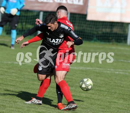 Fussball Kaerntner Liga. Bleiburg gegen SAK. Christopher Knauder,  (Bleiburg), Daniel Camber (SAK). Bleiburg, am 29.9.2018.
Foto: Kuess
---
pressefotos, pressefotografie, kuess, qs, qspictures, sport, bild, bilder, bilddatenbank