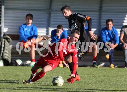 Fussball Kaerntner Liga. Bleiburg gegen SAK. Christopher Knauder,  (Bleiburg), Jurinic Andrej (SAK). Bleiburg, am 29.9.2018.
Foto: Kuess
---
pressefotos, pressefotografie, kuess, qs, qspictures, sport, bild, bilder, bilddatenbank