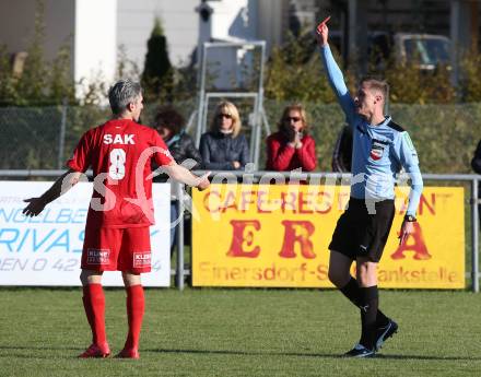 Fussball Kaerntner Liga. Bleiburg gegen SAK.  Rote Karte, Thomas Riedl (SAK), Schiedsrichter Thomas Froehlacher. Bleiburg, am 29.9.2018.
Foto: Kuess
---
pressefotos, pressefotografie, kuess, qs, qspictures, sport, bild, bilder, bilddatenbank