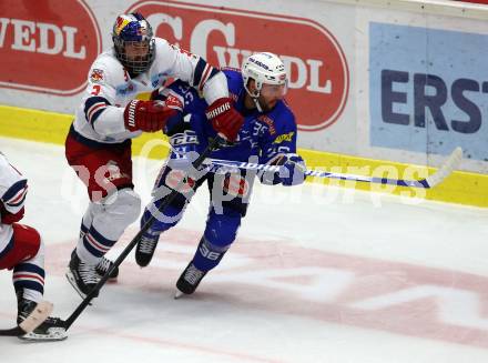 EBEL. Eishockey Bundesliga. EC VSV gegen EC Red Bull Salzburg. Jerry Pollastrone,  (VSV), Martin Stajnoch (Salzburg). Villach, am 5.10.2018.
Foto: Kuess 


---
pressefotos, pressefotografie, kuess, qs, qspictures, sport, bild, bilder, bilddatenbank