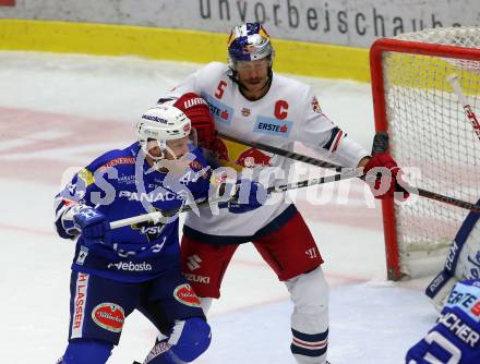 EBEL. Eishockey Bundesliga. EC VSV gegen EC Red Bull Salzburg. Jamie Fraser,  (VSV), Thomas Raffl (Salzburg). Villach, am 5.10.2018.
Foto: Kuess 


---
pressefotos, pressefotografie, kuess, qs, qspictures, sport, bild, bilder, bilddatenbank