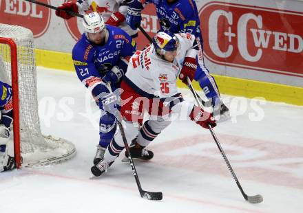 EBEL. Eishockey Bundesliga. EC VSV gegen EC Red Bull Salzburg. Matthew Pelech,  (VSV), Peter Hochkofler (Salzburg). Villach, am 5.10.2018.
Foto: Kuess 


---
pressefotos, pressefotografie, kuess, qs, qspictures, sport, bild, bilder, bilddatenbank