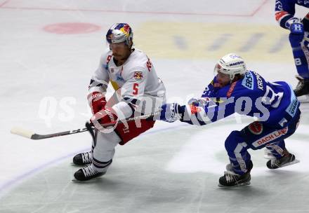 EBEL. Eishockey Bundesliga. EC VSV gegen EC Red Bull Salzburg. Christof Kromp,  (VSV), Thomas Raffl (Salzburg). Villach, am 5.10.2018.
Foto: Kuess 


---
pressefotos, pressefotografie, kuess, qs, qspictures, sport, bild, bilder, bilddatenbank