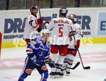 EBEL. Eishockey Bundesliga. EC VSV gegen EC Red Bull Salzburg. Torjubel John Hughes, Thomas Raffl, Dominique Heinrich (Salzburg). Villach, am 5.10.2018.
Foto: Kuess 


---
pressefotos, pressefotografie, kuess, qs, qspictures, sport, bild, bilder, bilddatenbank