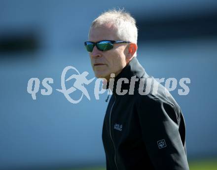 Fussball 1. KLasse C. SK Austria Klagenfurt Amateure gegen Launsdorf. Trainer Walter Jedlautschnig (Klagenfurt). Klagenfurt, am 30.9.2018.
Foto: Kuess
---
pressefotos, pressefotografie, kuess, qs, qspictures, sport, bild, bilder, bilddatenbank