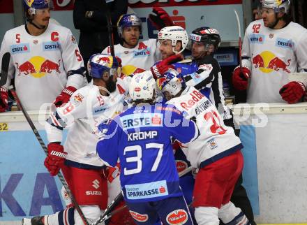 EBEL. Eishockey Bundesliga. EC VSV gegen EC Red Bull Salzburg. Matthew Pelech, (VSV), Michael Schiechl  (Salzburg). Villach, am 5.10.2018.
Foto: Kuess 


---
pressefotos, pressefotografie, kuess, qs, qspictures, sport, bild, bilder, bilddatenbank